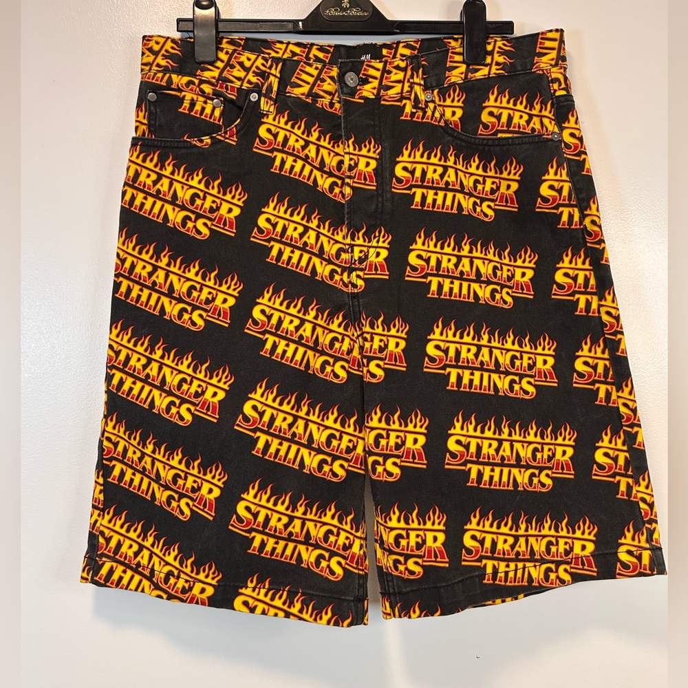 H&M Stranger Things Flames Graphic Black Denim Shorts Button Fly Men’s‎ Size 34